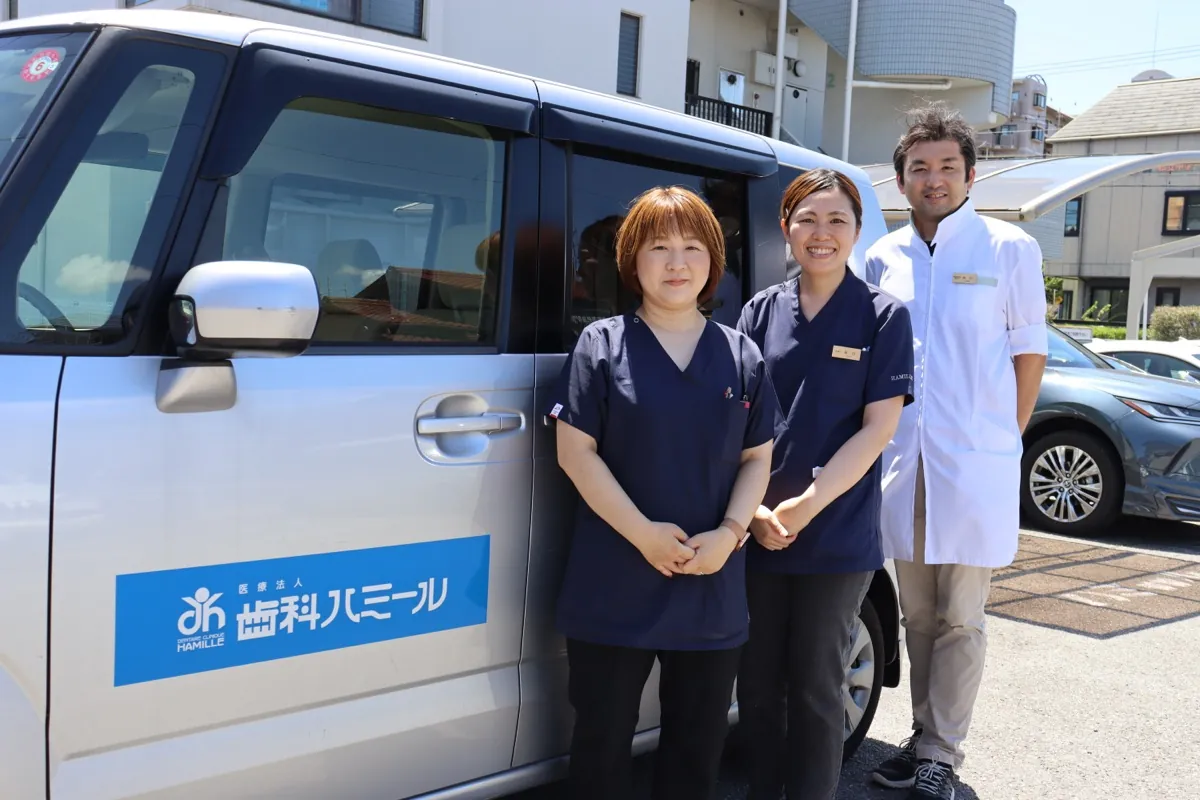 訪問専門チームと訪問車（グループ訪問体制の一例）